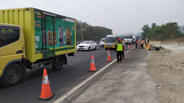 Polisi akan melakukan olah Tempat Kejadian Perkara (TKP) kecelakaan beruntun yang terjadi di Tol Purbaleunyi KM 91, Selasa (3/9). Foto: Rachmadi Rasyad/kumparan