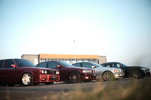 BMW  Seri 3 berbagai generasi Foto: Bangkit Jaya Putra/kumparan