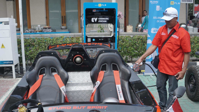 Mobil listrik karya ITS di kantor PLN, Gambir, Jakarta Pusat, Selasa (3/9). Foto: Helmi Afandi/kumparan