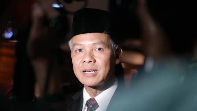 Gubernur Jawa Tengah Ganjar Pranowo usai acara Pengucapan Sumpah dan Janji Anggota DPRD Jateng periode 2019-2025 di Komplek Gubernur, Jalan Pahlawan, Semarang. Foto: Afiati Tsalitsati/kumparan