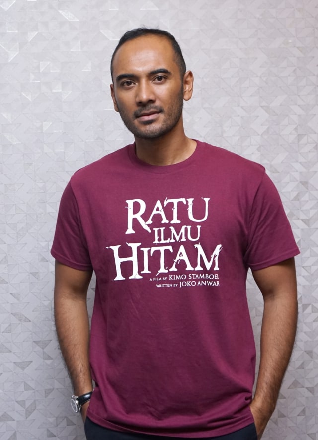 Aktor Ario Bayu saat hadir di peluncuran poster film Ratu Ilmu Hitam di kawasan Cikini, Jakarta, Selasa, (3/9). Foto: Ronny