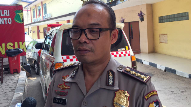 Kepala Instalasi RS Polri, Kombes Edy Purnomo, pastikan 4 Jenazah Kecelakaan Cipularang Perempuan. Foto: Muhammad Darisman/kumparan