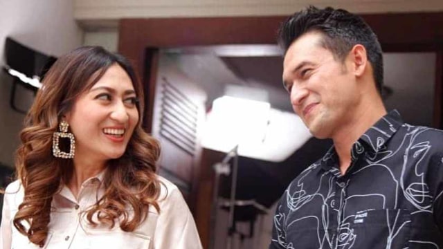 Helmalia Putri dan Indra Bruggman. Foto: Instagram @akuhelmalia
