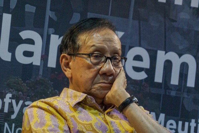 Akbar Tanjung (politisi Partai Golkar) saat mengisi diskusi publik terkait kemunculan kembali GBHN (Garis Besar Haluan Negara) di kawasan Cut Meutia, Jakarta.  Rabu (4/9). Foto: Helmi Afandi Abdullah/kumparan
