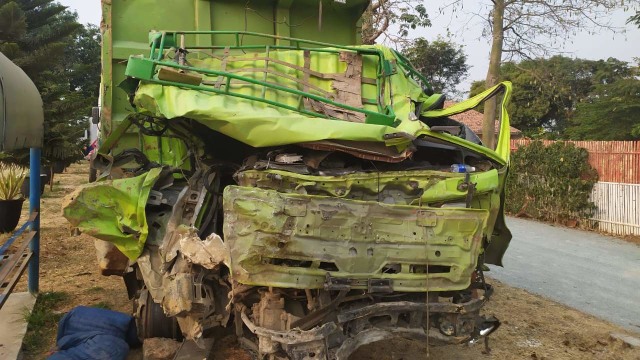 Truk pemicu kecelakaan beruntun di Tol Cipularang KM 91. Foto: Rachmadi Rasyad/kumparan 