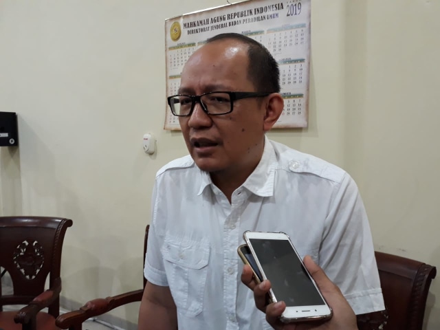 Tim JPU KPK, Subari Kurniawan saat diwawancarai awak media di Pengadilan Tipikor Tanjungkarang, Kamis (5/9) | Foto : Obbie Fernando/Lampung Geh