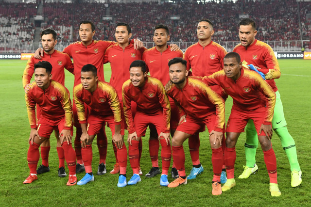 Pesepak bola timnas Indonesia berpose sebelum pertandingan melawan timnas Malaysia pada laga Kualifikasi Piala Dunia 2022 Grup G Zona Asia di Stadion Gelora Bung Karno (GBK), Senayan, Jakarta, Kamis (5/9/2019). Foto: ANTARA FOTO/M Risyal Hidayat