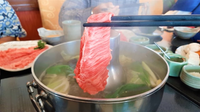 Shabu-shabu omi hime di Kahyangan Restaurant Foto: Azalia Amadea/Kumparan