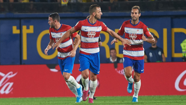 Roberto Soldado merayakan gol untuk Granada. Foto: La Liga