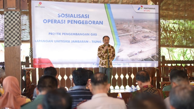 Direktur Utama PT Pertamina EP Cepu, Jamsaton Nababan saat beri sambutan dalam acara Sosialisasi Operasi Pengeboran proyek pengembangan lapangan gas unitisasi Jambaran - Tiung Biru (JTB). Jumat (06/09/2019).
