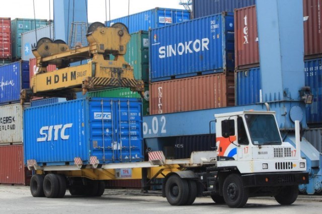 Bongkar muat di IPC Palembang (Istimewa)