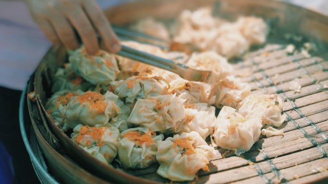 Jajan di CFD Semarang. (Foto: Indah Salimin)