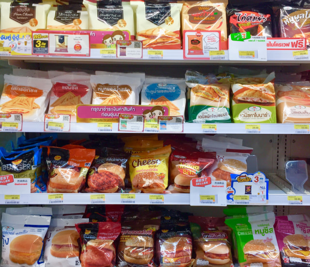 Jajanan di 7-Eleven Thailand Foto: Mela Nurhidayati/ kumparan