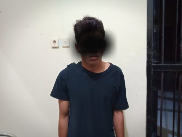 Terduga pelaku penikaman di amankan mapolsek Brang Rea
