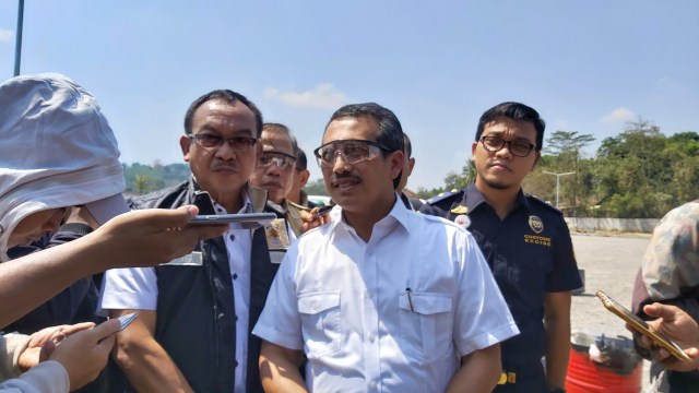 Direktur Jenderal PKTN Veri Anggrijono (tengah). Foto: Afiati Tsalitsati/kumparan