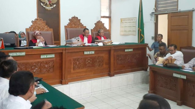 Sidang gugatan class action terhadap PLN atas kasus mati listrik massal, di PN Jakarta Selatan. Foto: Maulana Ramadhan/kumparan