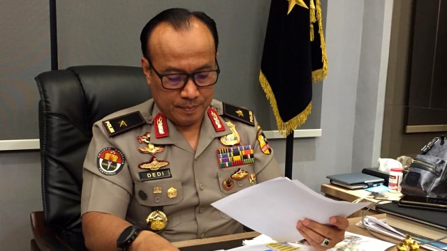 Karopenmas Divisi Humas Polri Brigjen Pol Dedi Prasetyo memaparkan barang bukti aktor kericuhan Papua. Foto: Mirsan Simamora/kumparan