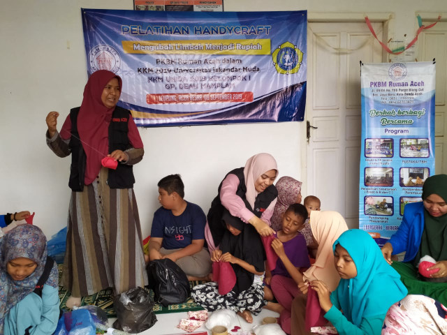 Pelatihan kerajinan tangan digelar RUMAN Aceh. 