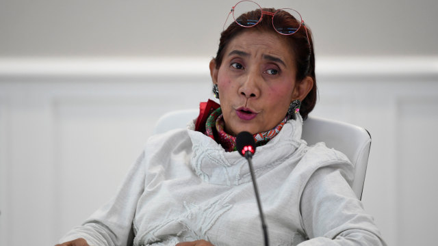 Menteri Kelautan dan Perikanan Susi Pudjiastuti menyampaikan pencapaian kinerja dan pengawasan Laut Natuna Utara di Jakarta, Senin (9/9). Foto: ANTARA FOTO/Puspa Perwitasari