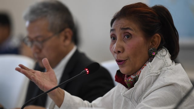 Menteri Kelautan dan Perikanan Susi Pudjiastuti menyampaikan pencapaian kinerja dan pengawasan Laut Natuna Utara di Jakarta, Senin (9/9). Foto: ANTARA FOTO/Puspa Perwitasari