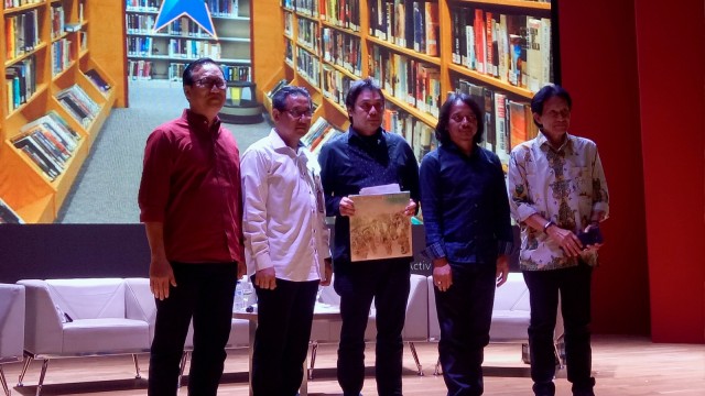 Dwiki Dharmawan dan Dewa Budjana jadi pembicara di Perpustakaan Nasional, Jakarta Pusat, Selasa (10/9). Foto: D.N Mustika Sari/kumparan