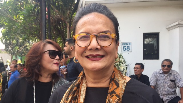 Christine Hakim saat di temui di rumah duka Anton Issoedibjo. Foto: Giovanni/kumparan