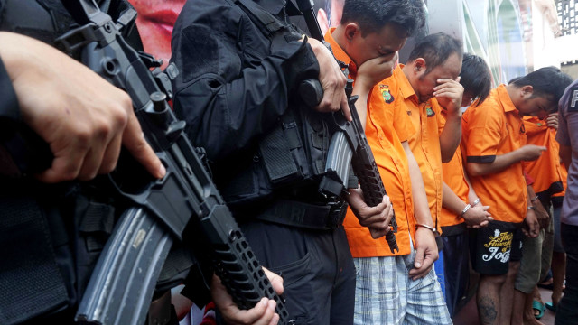 Tersangka yang dihadirkan saat rilis pengungkapan kasus narkoba di Polda Metro Jaya, Jakarta, Rabu (11/9). Foto: Irfan Adi Saputra/kumparan
