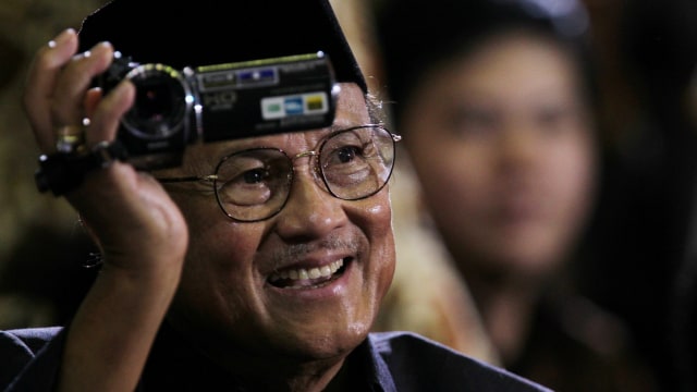 Mantan Presiden Indonesia BJ Habibie hadir saat Presiden AS Barack Obama menyampaikan pidato utama di Universitas Indonesia di Jakarta pada 10 November 2010. Foto: AFP
