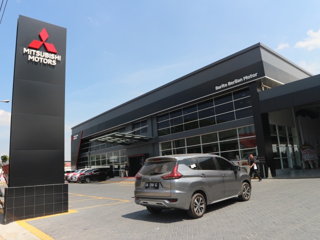 Diler Mitsubishi Banjarbaru, Kalimantan Selatan. Foto: Ghulam Muhammad Nayazri / kumparan
