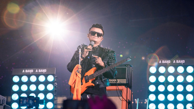 Jack Ma di acara ulang tahun Alibaba ke-20 di Hangzhou stadium, China, Selasa (10/9) Foto: Stringer/Reuters
