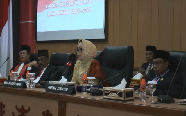 Ely Toisuta, saat memberikan sambutan pada rapat paripurna DPRD Kota Ambon, Rabu (11/9) (Foto: ambonnesia)