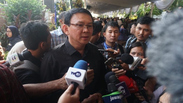 Basuki Tjahaja Purnama di kediaman almarhum BJ Habibie. Foto: Irfan Adi Saputra/kumparan