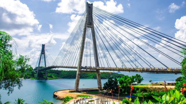 Jembatan Barelang yang indah menghubungkan enam pulau di Kepulauan Riau Foto: Shutter Stock