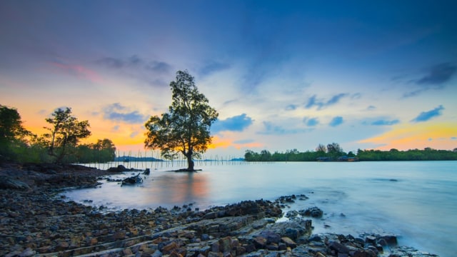 Senja di Pantai Tangga Seribu, Batam Foto: Shutter Stock