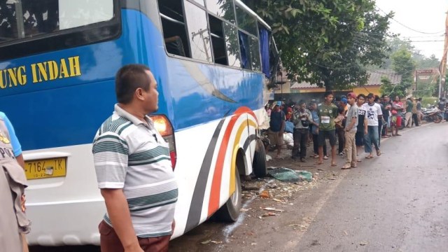 Laka bus tabrak truk di Bogor. Foto: Dok. Lantas Bogor