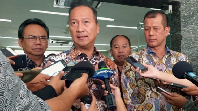 Mensos Agus Gumiwang dan Kepala BNPB Doni Monardo di Kemenko PMK. Foto: Fadjar Hadi/kumparan