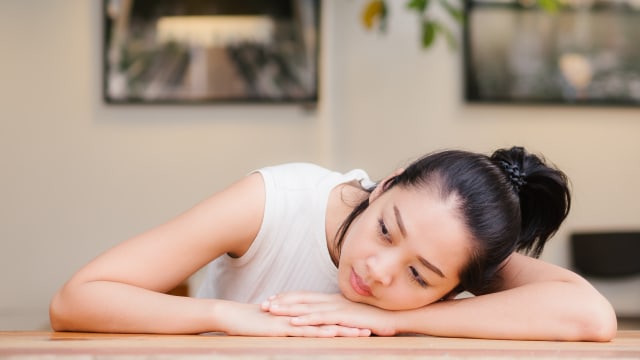 Ilustrasi wanita saat murung. Foto: Shutter Stock