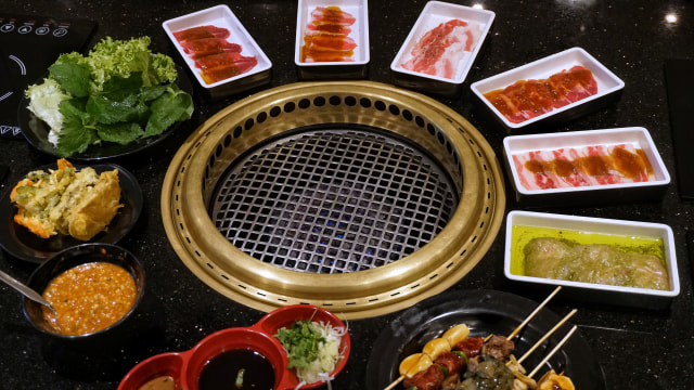 Hidangan di Hachi Grill. Foto: Jamal Ramadhan/kumparan