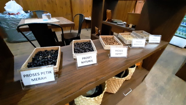 Jenis kopi di Rumah Kopi Sumsel (RKS), Palembang Foto: Azalia Amadea/Kumparan