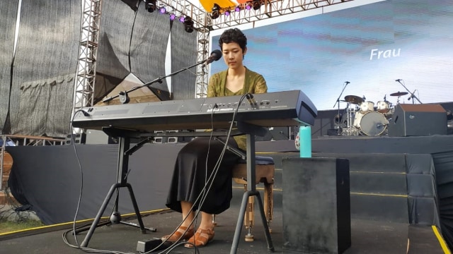 Penampilan Frau dan keyboard 'Oscar' di balkonjazz 2019. Foto: Caroline Pramantie/kumparan