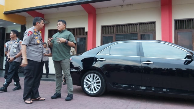 Komandan Korps Brimob Polri, Irjen pol Anang Revandoko (kanan) bersama Kapolda Jateng Irjen Rycko Amelza Dahniel di Mako Brimob. Foto: Afiati Tsalitsati/kumparan