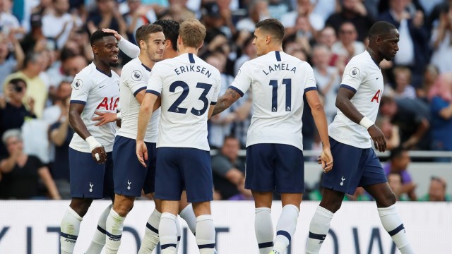 Pemain Spurs merayakan gol. Foto: REUTERS/David Klein