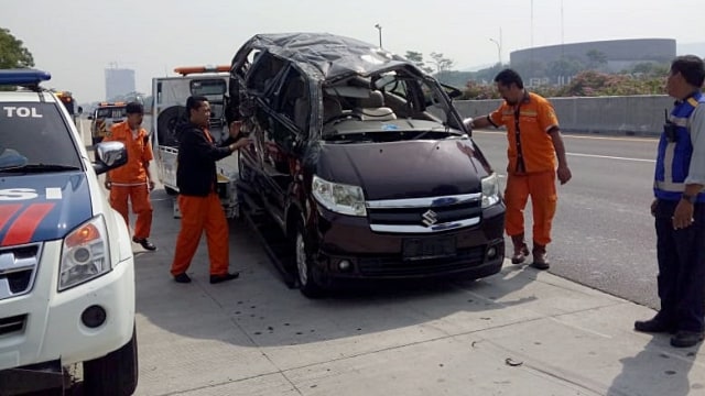 Kecelakaan tunggal di Tol Jagorawi KM 36+600. Foto: Dok. Jasa Marga