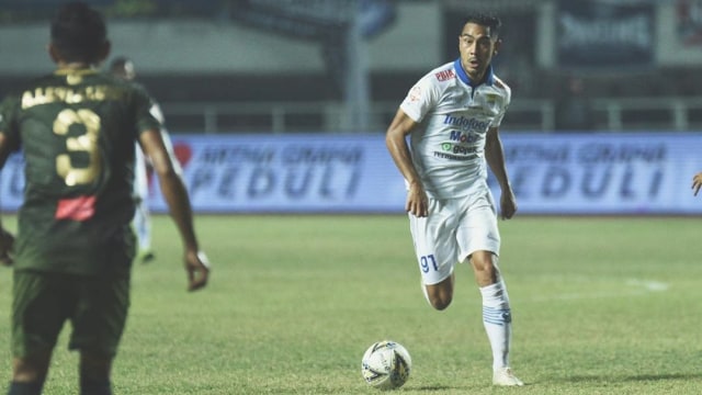 Pemain Persib, Omid Nazari. Foto: Instagram/@omidnazari