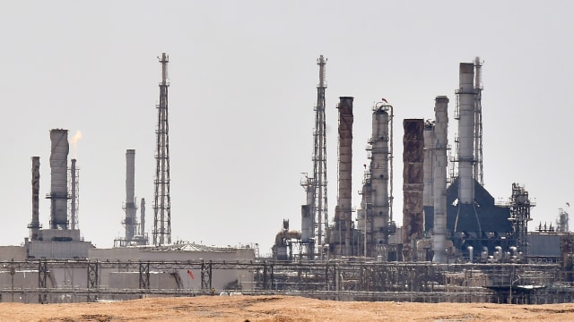 Fasilitas minyak Aramco di dekat area al-Khurj, tepat di sebelah selatan ibukota Saudi, Riyadh. Foto: Fayez Nureldine / AFP