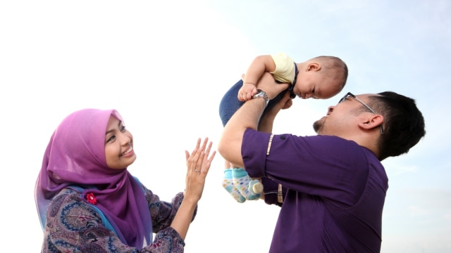 bayi keluarga muslim Foto: Shutterstock