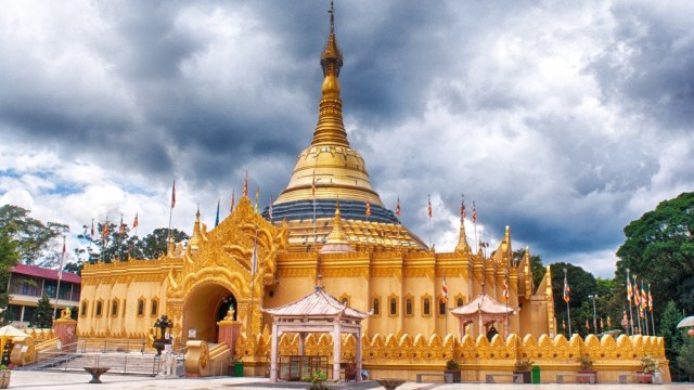 Taman Alam Lumbini di Karo, Sumatera Utara Foto: Shutter Stock