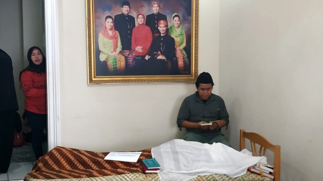Jenazah Ayahanda Donny Alamsyah di rumah duka. Foto: Alexander Vito/kumparan