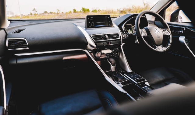 Layout dashboard dan interior Mitsubishi Eclipse Cross Foto: Bangkit Jaya Putra/kumparan