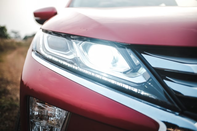Lampu depan LED Mitsubishi Eclipse Cross Foto: Bangkit Jaya Putra/kumparan